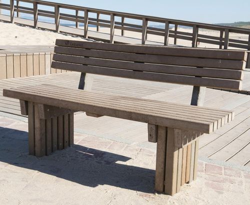 Banc public contemporain - Estremadura  - Extruplas - en plastique recyclé / avec dossier / sans accoudoirs