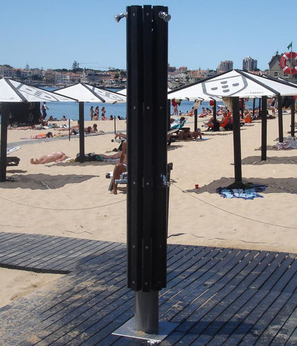 Douche d'extérieur de plage - Extruplas - en plastique recyclé / pour espace public
