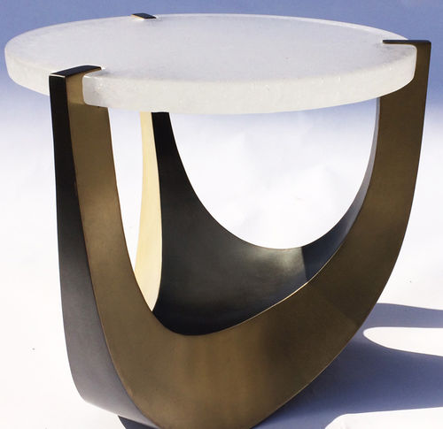 Table d'appoint contemporaine - MELUT - Atelier Stefan Leo - en verre / en bronze / ronde