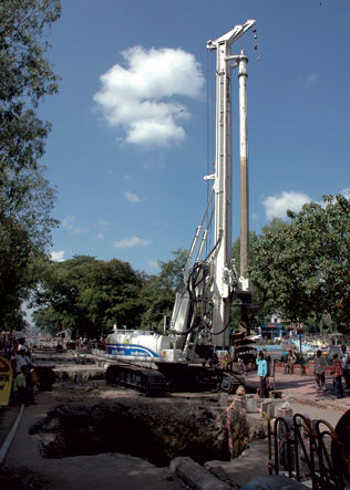 Foreuse à moteur diesel - SR-40 - SOILMEC S.P.A. - rotative / fond de trou / pour chantier de construction