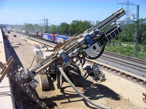 Foreuse à moteur diesel - SM-14  - SOILMEC S.P.A. - rotative / pour chantier de construction / sur chenilles