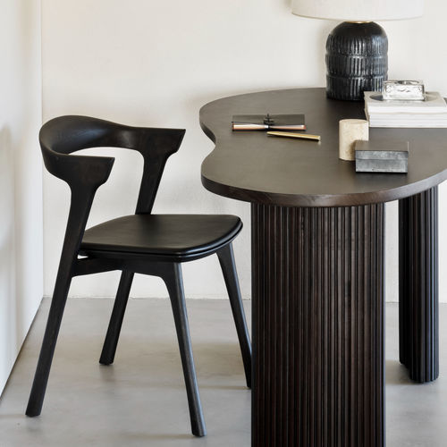 Chaise de salle à manger contemporaine - Bok  - ETHNICRAFT - d'intérieur / en cuir / avec piètement en chêne