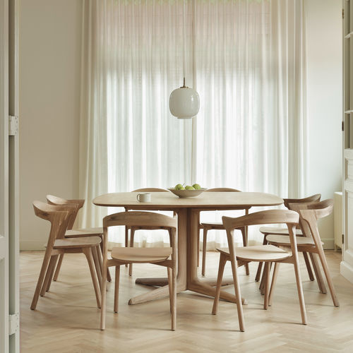 Table à manger contemporaine - Corto - ETHNICRAFT - en chêne / avec piètement en chêne / carrée