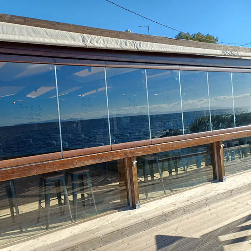 Mur-rideau en panneaux - IN SARONIDA, ATTICA - Atrio Glass Doors - en verre / en bois / en aluminium