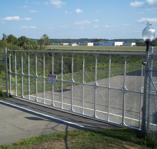 Portail coulissant - FORTRESS STRUCTURAL - Tymetal Corp - alliage d'aluminium / à barreaux / grillagé