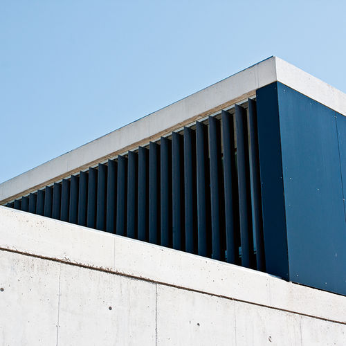 Brise-soleil en aluminium - LEVANTE 210 - Persax - pour façade / vertical / orientable