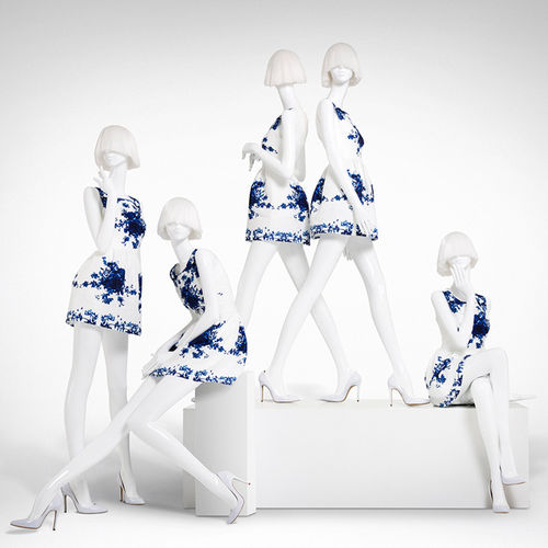 Mannequin de vitrine femme - CELEBRATE LIFE - HANS BOODT MANNEQUINS - mode / en résine / assis