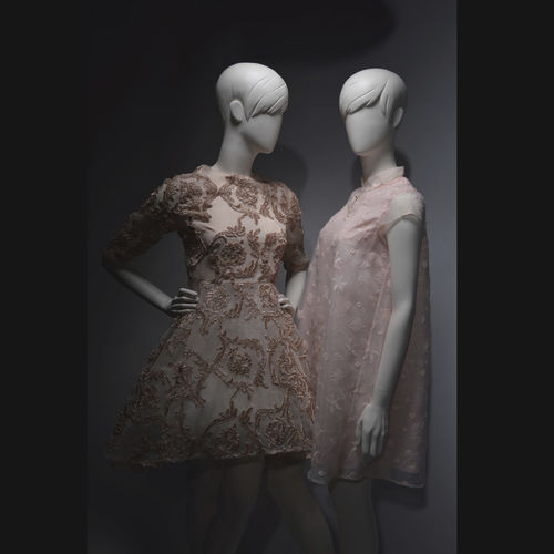 Mannequin de vitrine femme - CAROL - A2 MANNEQUIN - stylisé
