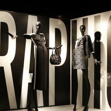 Mannequin de vitrine femme - 60 SKETCH - WINDOW FRANCE - abstrait / haut de gamme / noir