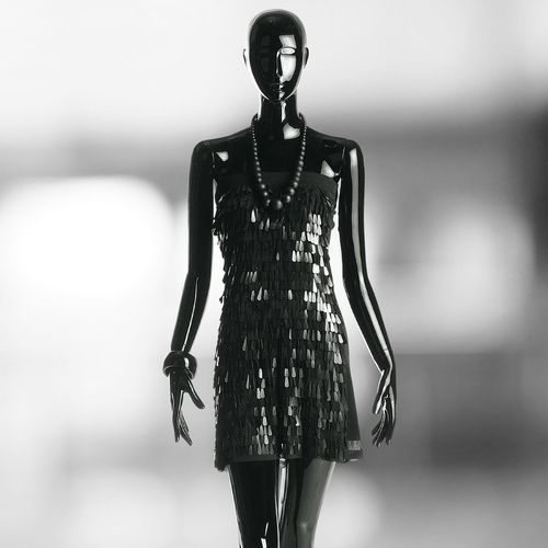 Mannequin de vitrine femme - 26 ABSTRACT - WINDOW FRANCE - abstrait / assis / haut de gamme