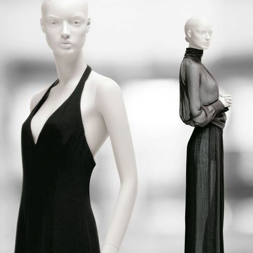 Mannequin de vitrine femme - 51 VOGUE - WINDOW FRANCE - réaliste / assis / haut de gamme