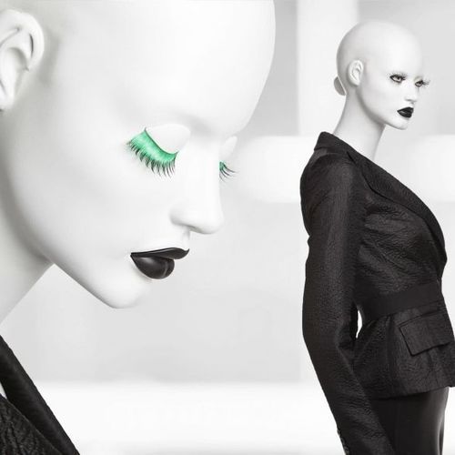 Mannequin de vitrine femme - 75 VOGUE - WINDOW FRANCE - réaliste / assis / haut de gamme