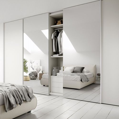 Armoire contemporaine - cinquanta3 - en bois laqué / à porte coulissante / avec miroir