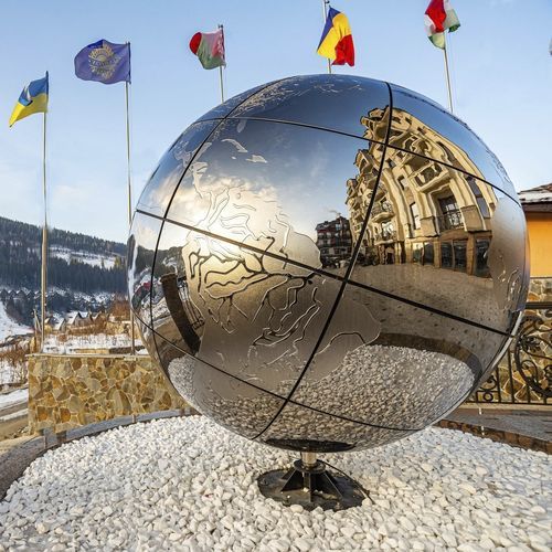 Sculpture en verre - The Globe - PlusObject - à poser / professionnelle / argentée