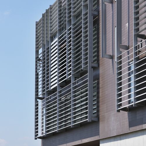Brise-soleil aluminium - F - Soltec - en tôle / en verre / pour façade