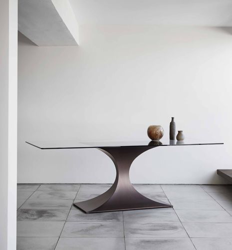 Table à manger contemporaine - Capricorn - TOM FAULKNER - en bois / en verre / en marbre