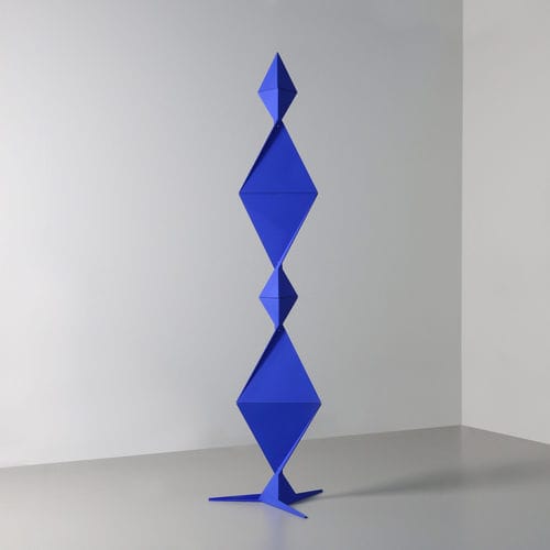 Sculpture en acier - Arizona Needle - TOM FAULKNER - en acier corten / à poser / bleue