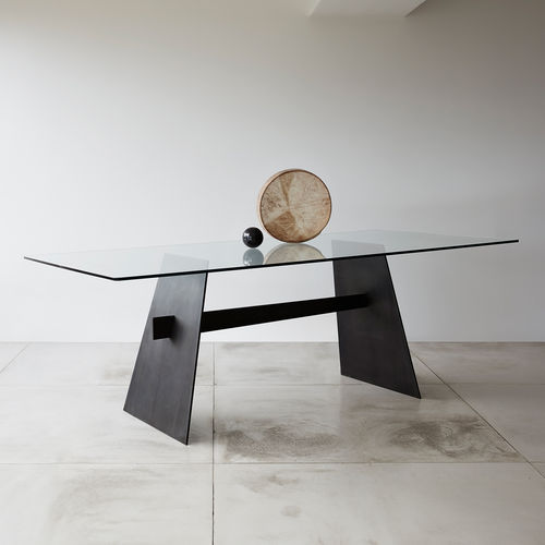 Table à manger contemporaine - Edge - TOM FAULKNER - en verre / avec piètement en acier / rectangulaire