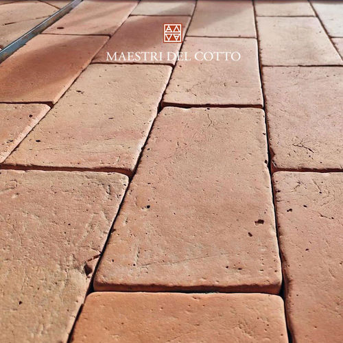 Pavé en terracotta - COTTO ROSATO TOSCANO VISSUTO - MAESTRI DEL COTTO - d'extérieur / pour plage de piscine / de terrasse