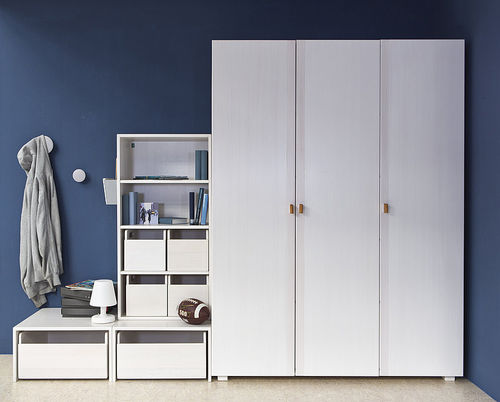 Armoire contemporaine - DE BREUYN - en bois massif / en hêtre / à portes battantes