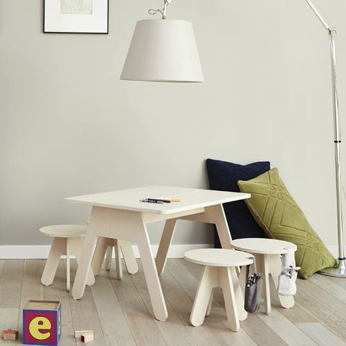 Table contemporaine - PEEKABOO  - KUTIKAI - en bouleau / en contreplaqué / avec piètement en contreplaqué