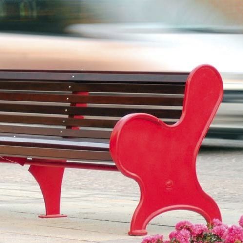 Banc public contemporain - MENDINI AMEBA - Ghisamestieri - en bois de feuillus / en fonte / avec dossier