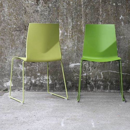 Chaise d'auditorium en tissu - FOUR®CAST2 LINE - Ocee Design - tapissée / ergonomique / empilable