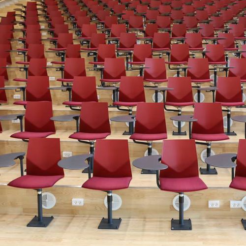 Chaise d'auditorium ergonomique - FOUR®CAST2 AUDI - Ocee Design - à tablette / piètement central
