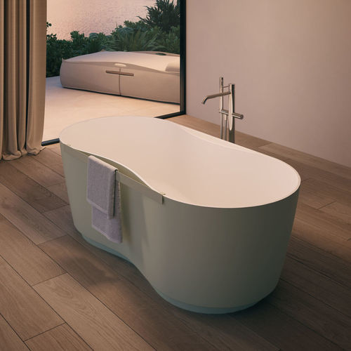 Baignoire en îlot - DOMINA - Disenia - près du mur / pour habitat / à usage professionnel