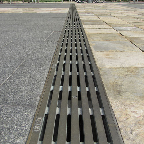Grille de drainage en fonte - QUE - QUX2-12I99HP	 - IRON AGE DESIGNS - pour espace public