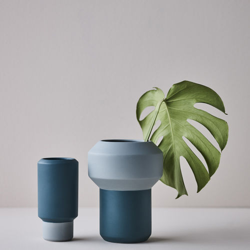 Vase contemporain - FUMARIO - lucie kaas - en céramique / bleu