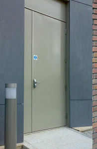 Porte industrielle battante - SD4 - Industrial Door Engineering - en zinc-aluminium / de sécurité / acoustique