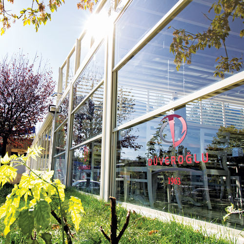Panneau pare-vent en verre - TRIPLE MOTION  - BYART GROUP - professionnel