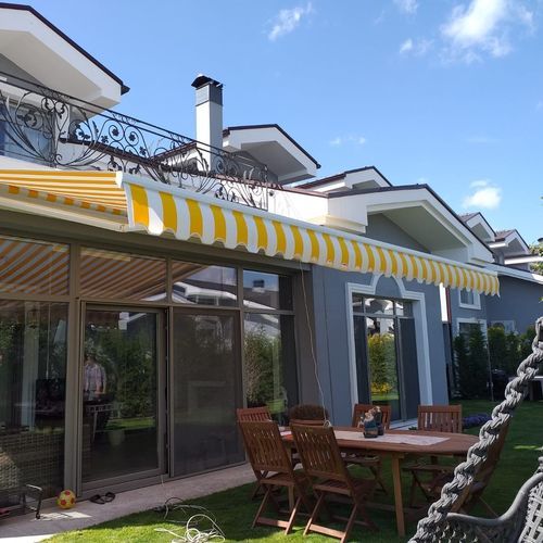 Store banne à projection - WILLOW - BYART GROUP - motorisé / professionnel / de terrasse