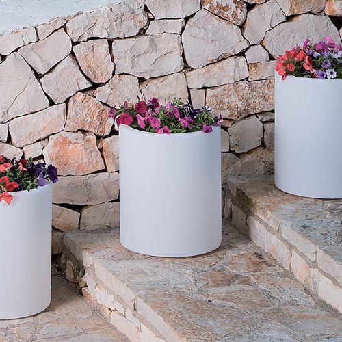 Pot de jardin en polyéthylène rotomoulé - CROMIA : VENUSIO - MONACIS - rond / anthracite / marron