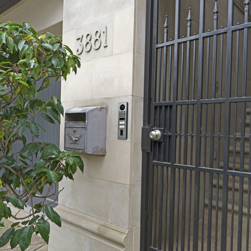 Platine de rue en saillie - D1102FV - DoorBird - en acier inoxydable brossé / résidentiel / d'extérieur