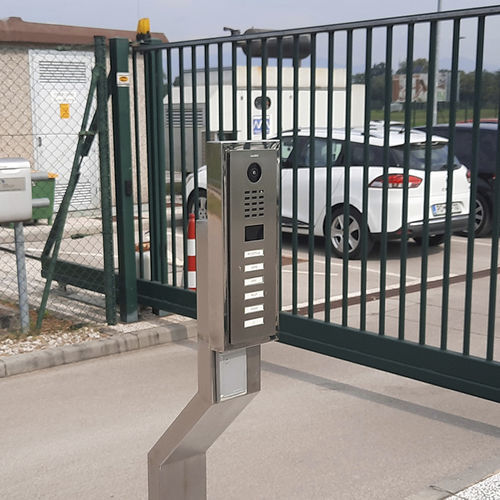 Platine de rue en acier inoxydable brossé - D2106V - DoorBird - résidentiel / à montage affleurant / en saillie