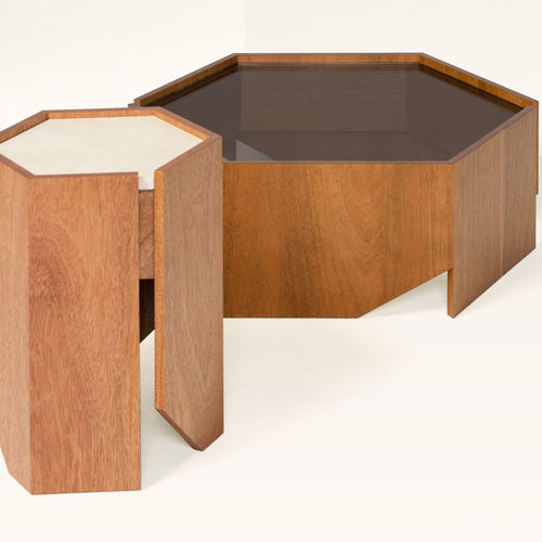 Table basse contemporaine - CHÂTEAU - ATELIER DE TROUPE - en verre / en pierre / avec piètement en noyer