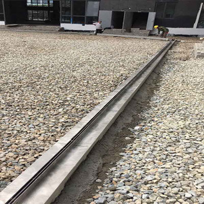 Caniveau à fente - YT150-U20180 - Fujian Yete Industry Co.,Ltd. - en béton de résine / grille en acier galvanisé / grille en inox