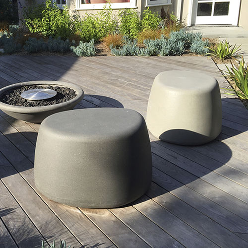 Tabouret design organique - PEBBLE - Tournesol SITEWORKS - en béton / en ccv / cantilever