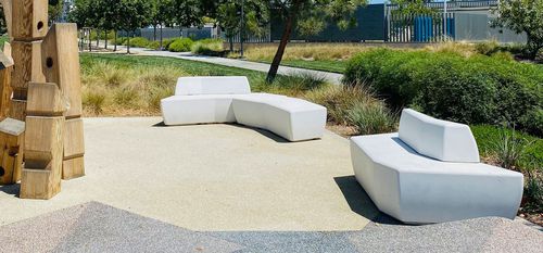 Banc public design - RUNE - Tournesol SITEWORKS - en polyéthylène / avec dossier / modulaire