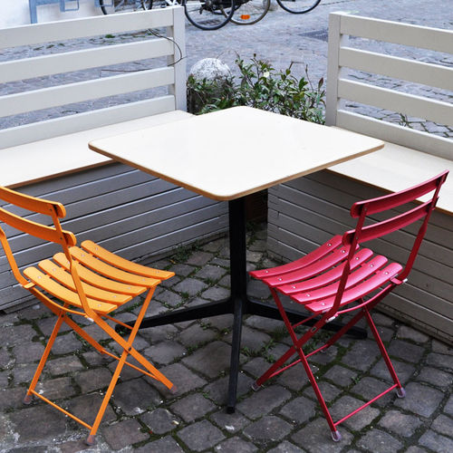 Table contemporaine - CAFE DE PARIS - Monolite Ipergres - en céramique / avec piètement en métal / carrée