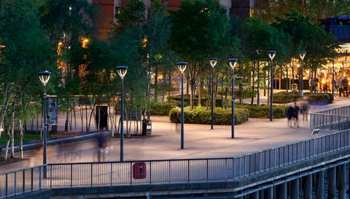 Lampadaire urbain - MILANO - DW Windsor - contemporain / en fonte d'aluminium / en polyester