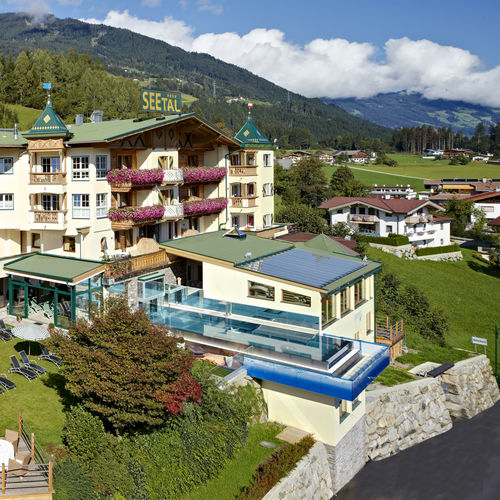 Piscine à débordement - HOTEL SEETAL - BERNDORF METALL- UND BÄDERBAU GMBH - couverte / d'extérieur / professionnelle