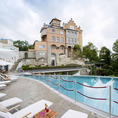 Piscine à débordement - HOTEL SCHLOSS MÖNCHSTEIN - BERNDORF METALL- UND BÄDERBAU GMBH - d'extérieur / d'intérieur / professionnelle