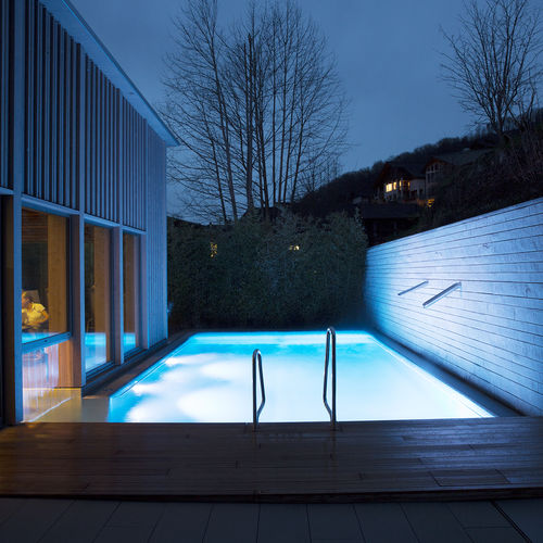 Piscine à débordement - SEEHOTEL WILERBAD - BERNDORF METALL- UND BÄDERBAU GMBH - couverte / d'extérieur / d'intérieur