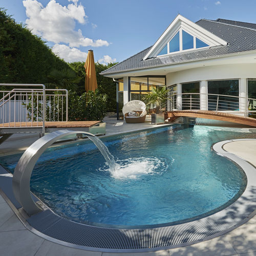 Piscine à débordement - 8,75 x 5,50 m - BERNDORF METALL- UND BÄDERBAU GMBH - couverte / d'extérieur / d'intérieur