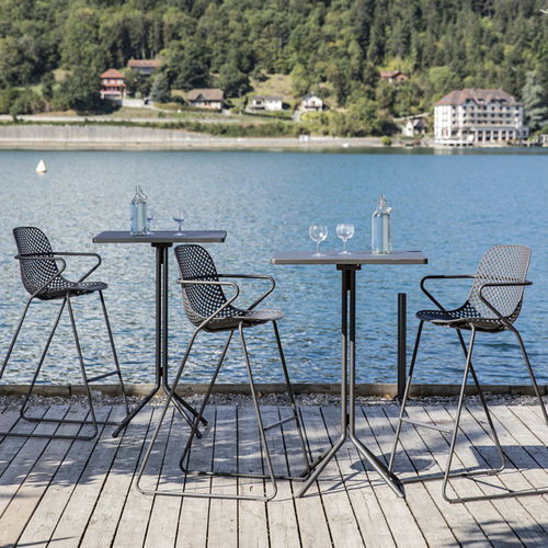 Table mange-debout contemporaine - RAMATUELLE - GROSFILLEX - en acier / avec piètement en acier peint / avec piètement en acier laqué