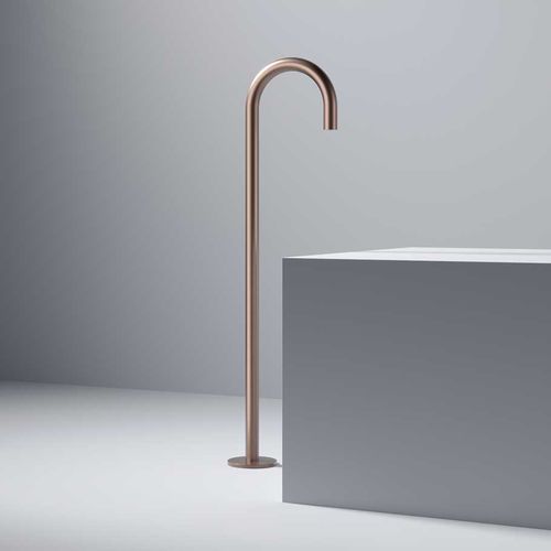 Bec pour baignoire en laiton - CB076 - hotbath - au sol