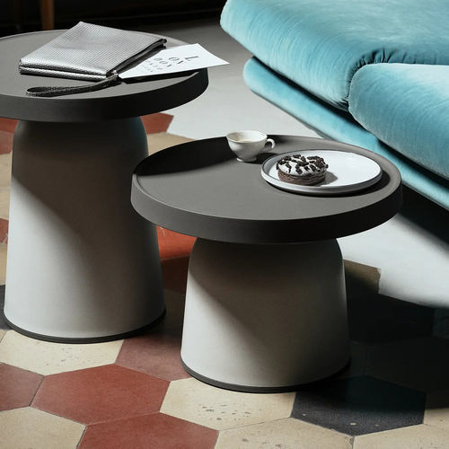 Table d'appoint contemporaine - Thick Top - TOOU - en polypropylène / ronde / piètement central